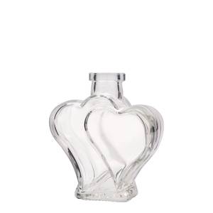 Stiklinis butelis 200ml su širdelėmis skaidrus 10vnt