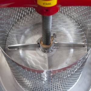 Press FARM 25 for fruit with AISI 304 cage stainless steel