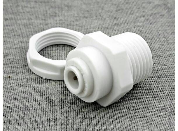 Läbiviik temperatuuriandurile plastik