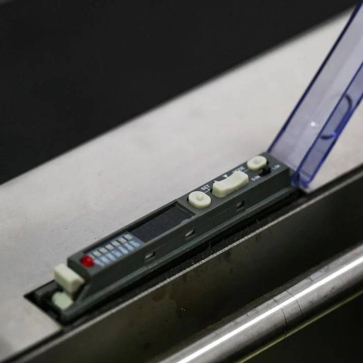 Etiketteringsmaskin för burkar upp till Ø160mm halvautomatisk