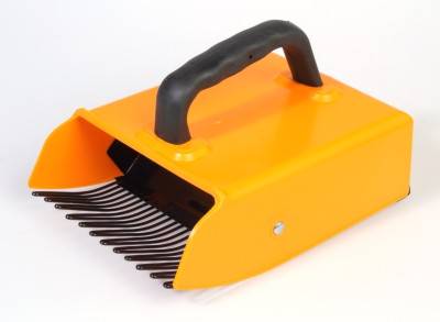 Berry picker 17 cm with metal tines MAR3  