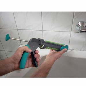 MG 200 Caulking Gun