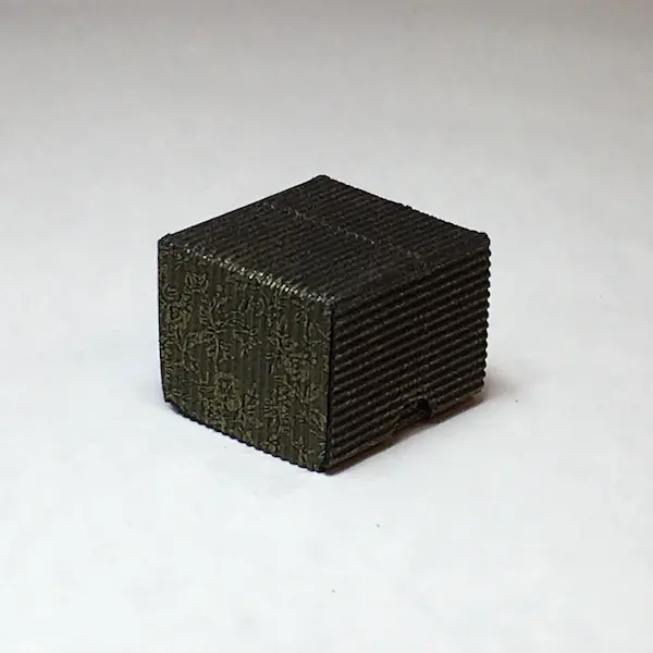 Kinkekarp 5 x 5 x 4 cm - Must/kuldne roos DLP