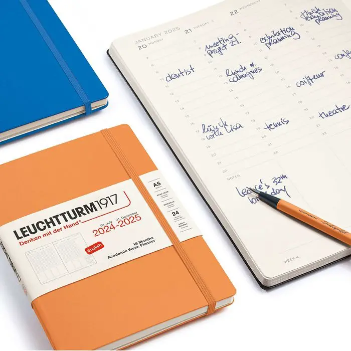 Planner ACADEMIC WEEK PLANNER 2024 - 2025 18 months  Medium (Hardcover) - DIFFERENT COLORS