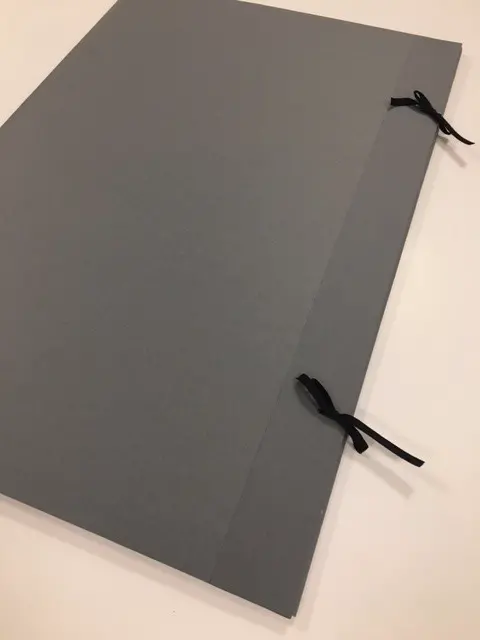 Archival folder 1,6 mm 66 x 95 x 2 cm - Grey/white
