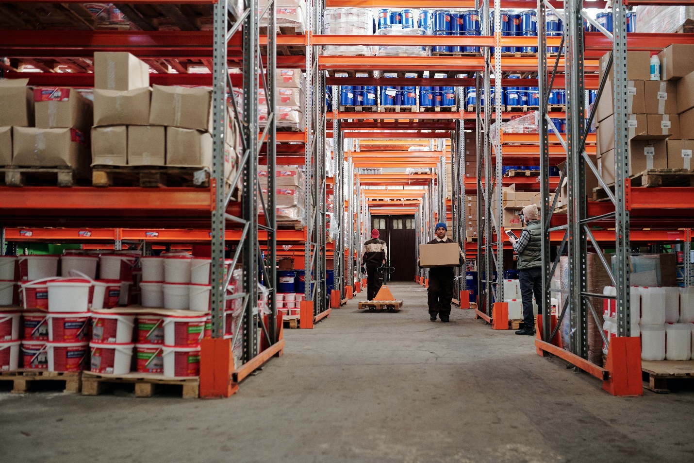 What are the Differences between a Wholesaler and a Distributor blog post cover image