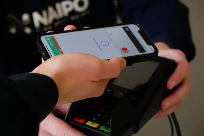 Image of a payment through a payment terminal